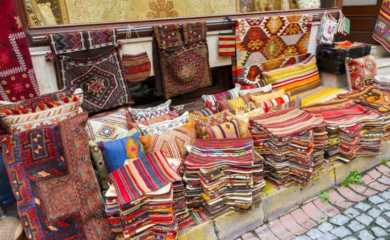 Route vers la capitale de la coutellerie…